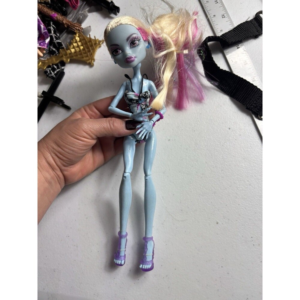Monster High ABBEY BOMINABLE Skull Shores Doll Beach Swim Suit